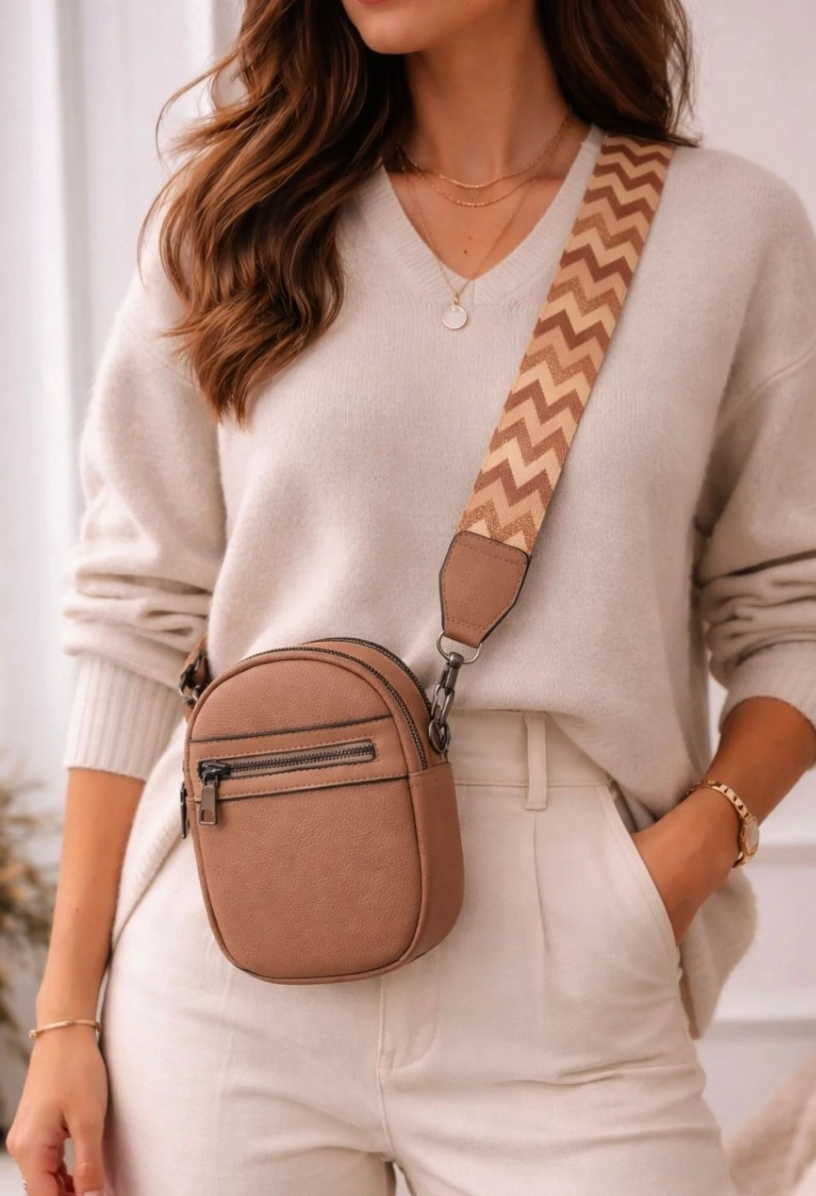 Bolsa transversal com alça larga Chevrón – photo 2